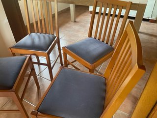 Mesa redonda extensible madera y 4 sillas a juego