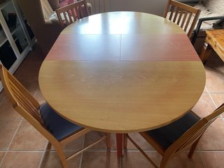 Mesa redonda extensible madera y 4 sillas a juego