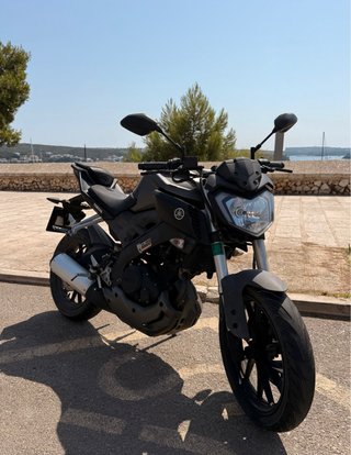 Yamaha MT125 negro mate