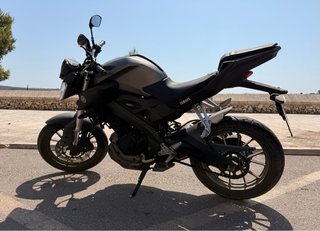 Yamaha MT125 negro mate