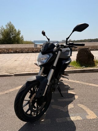 Yamaha MT125 negro mate