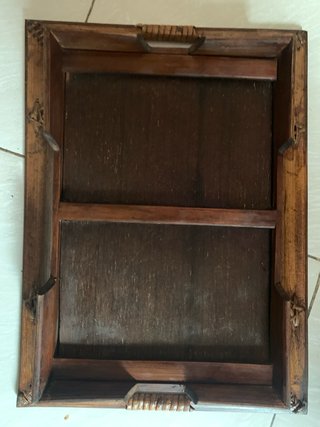 Bandeja de madera y mimbre