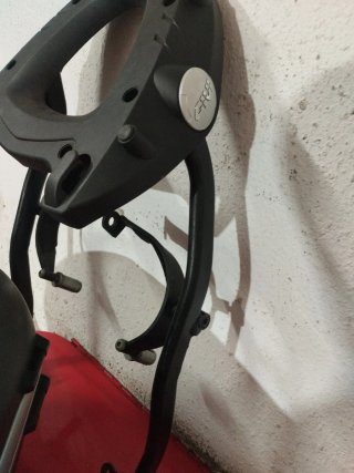 Soporte y maleta Givi Yamaha Fz6