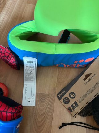 Patines Spiderman y Casco Amarillo