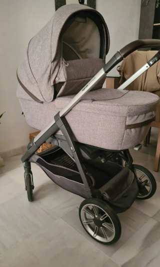 Silla de bebé/capazo gris De la marca INGLESINA