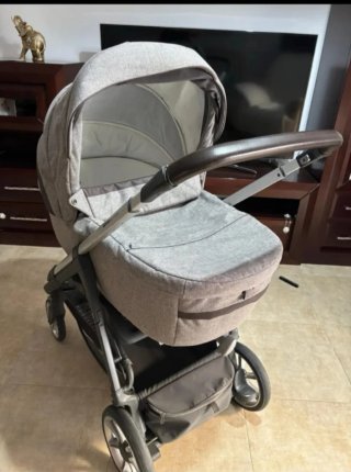 Silla de bebé/capazo gris De la marca INGLESINA