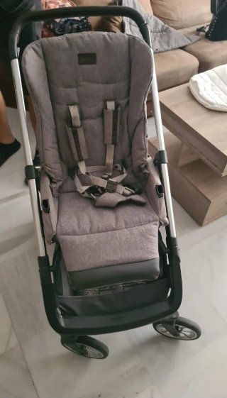 Silla de bebé/capazo gris De la marca INGLESINA