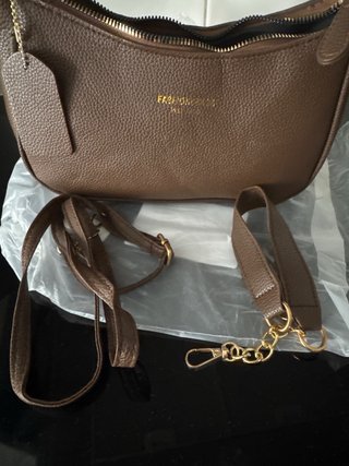 Bolso marrón sin usar. Con dos correas.