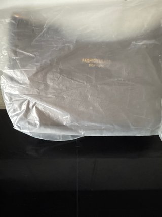 Bolso marrón sin usar. Con dos correas.