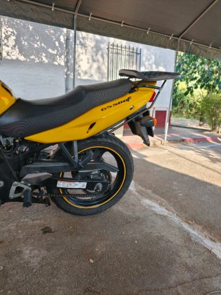 Suzuki GS500F Amarilla