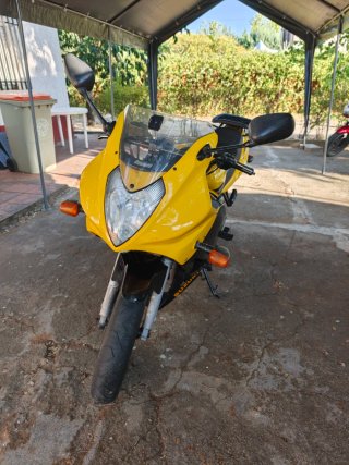 Suzuki GS500F Amarilla