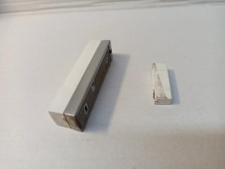 Sensor de seguridad blanco.
