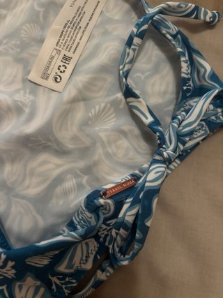 Bikini Ysabel Mora azul y blanco con etiquetas