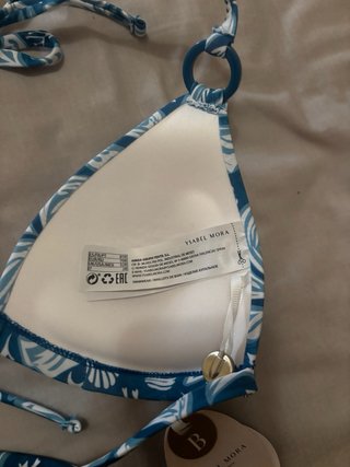 Bikini Ysabel Mora azul y blanco con etiquetas