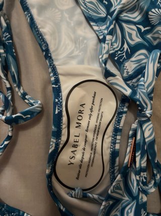 Bikini Ysabel Mora azul y blanco con etiquetas