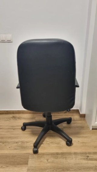 Silla de escritorio giratoria negra
