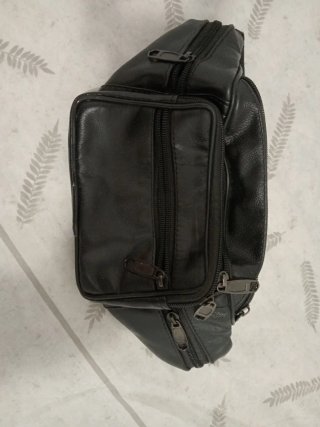 Riñonera de piel negra