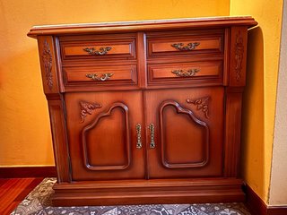 Mueble recibidor madera y mármol