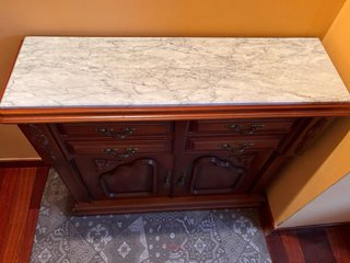 Mueble recibidor madera y mármol