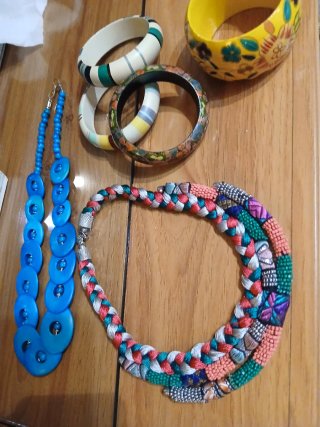Lote bisutería étnica: collares y pulseras