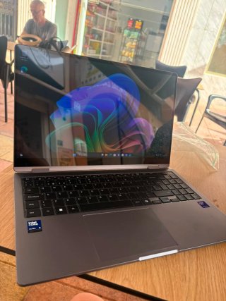 Samsung Convertible Laptop - New, No Box