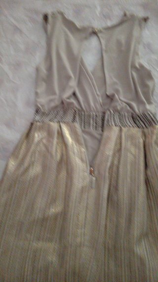 Vestito beige e oro
