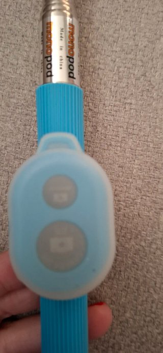Palo selfie azul con mando Bluetooth