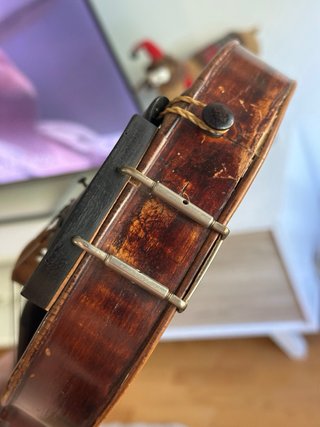 Violino antigo com estojo