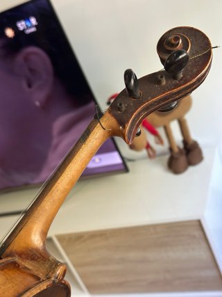 Violino antigo com estojo