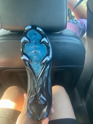 Se venden zapatillas nuevas talla 45,5 precio 120