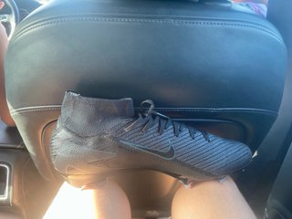 Se venden zapatillas nuevas talla 45,5 precio 120