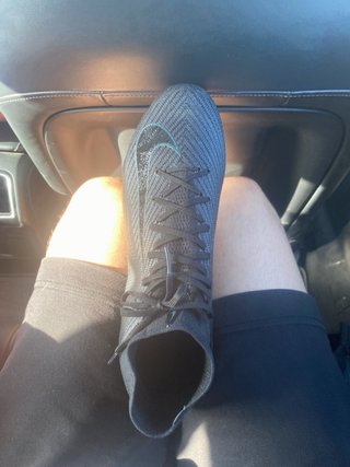 Se venden zapatillas nuevas talla 45,5 precio 120