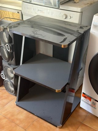 Mueble retro negro y dorado