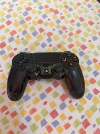 PS4 500 GB + Mando Original + 5 Juegos + Cables