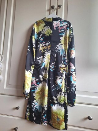 Vestido Zara floral negro talla S