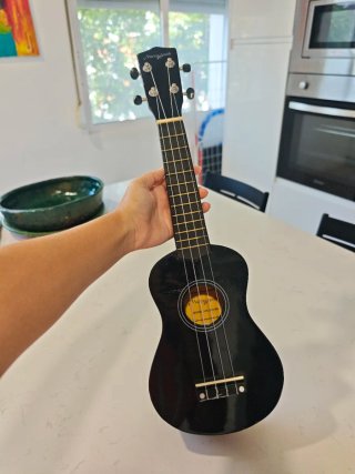 Ukelele Martin Smith Negro con funda