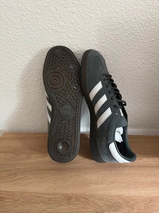 Zapatillas Adidas Grises y Blancas