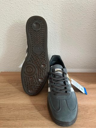 Zapatillas Adidas Grises y Blancas