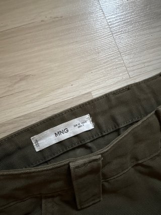 Pantalón cargo Mango verde talla 32