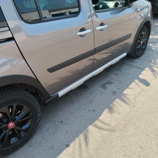 Embellecedor lateral gris Renault Kangoo extrem