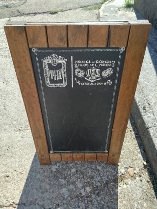 Pizarra de madera para bar
