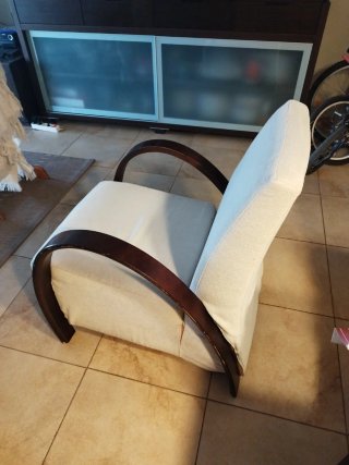 Butaca de tela y madera color beige