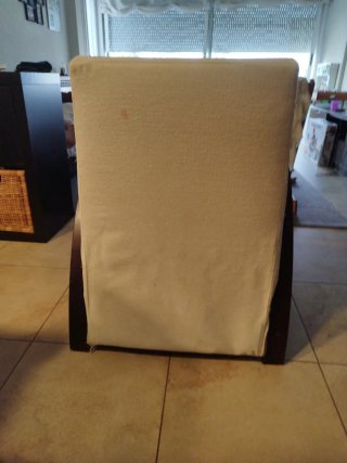 Butaca de tela y madera color beige