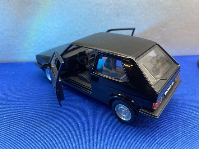 COCHE HOT WHEELS 1:24 VOLKSWAGEN GOLF MK1 GTI 79