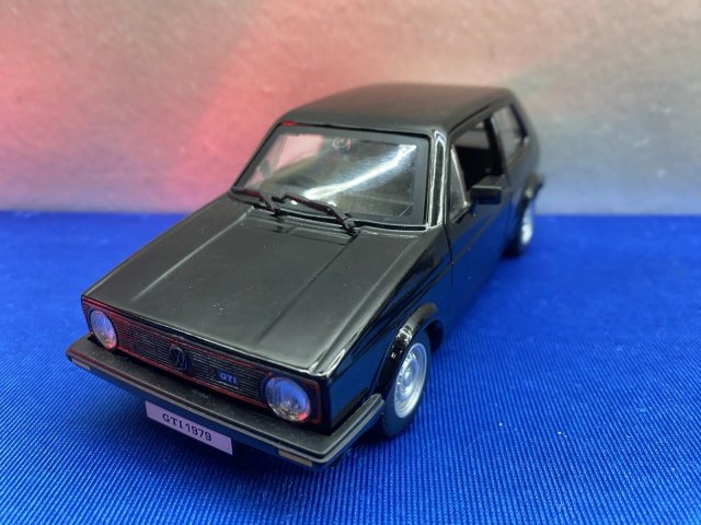 COCHE HOT WHEELS 1:24 VOLKSWAGEN GOLF MK1 GTI 79