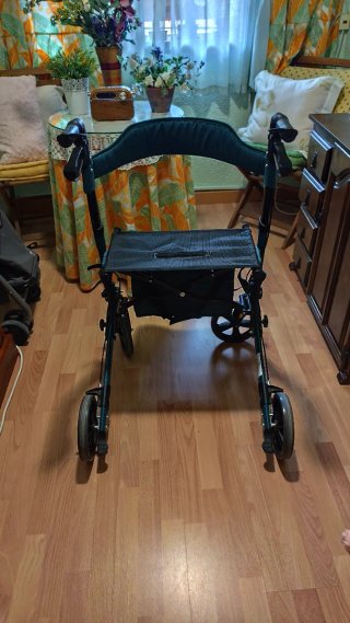 Andador Plegable Kesser con Asiento y Bolsa
