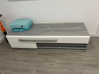 Mesa de comedor y 4 silla, sofa, sillon, mueble Tv