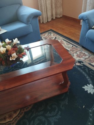 Mesa de centro de madera y cristal