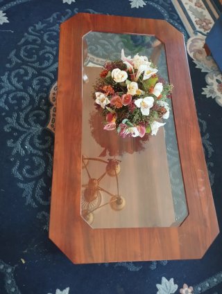 Mesa de centro de madera y cristal