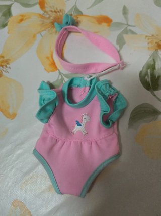 Muñeca bebé con ropa y accesorios